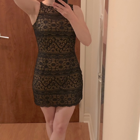 Vintage lace mini-dress - Picture 6 of 9